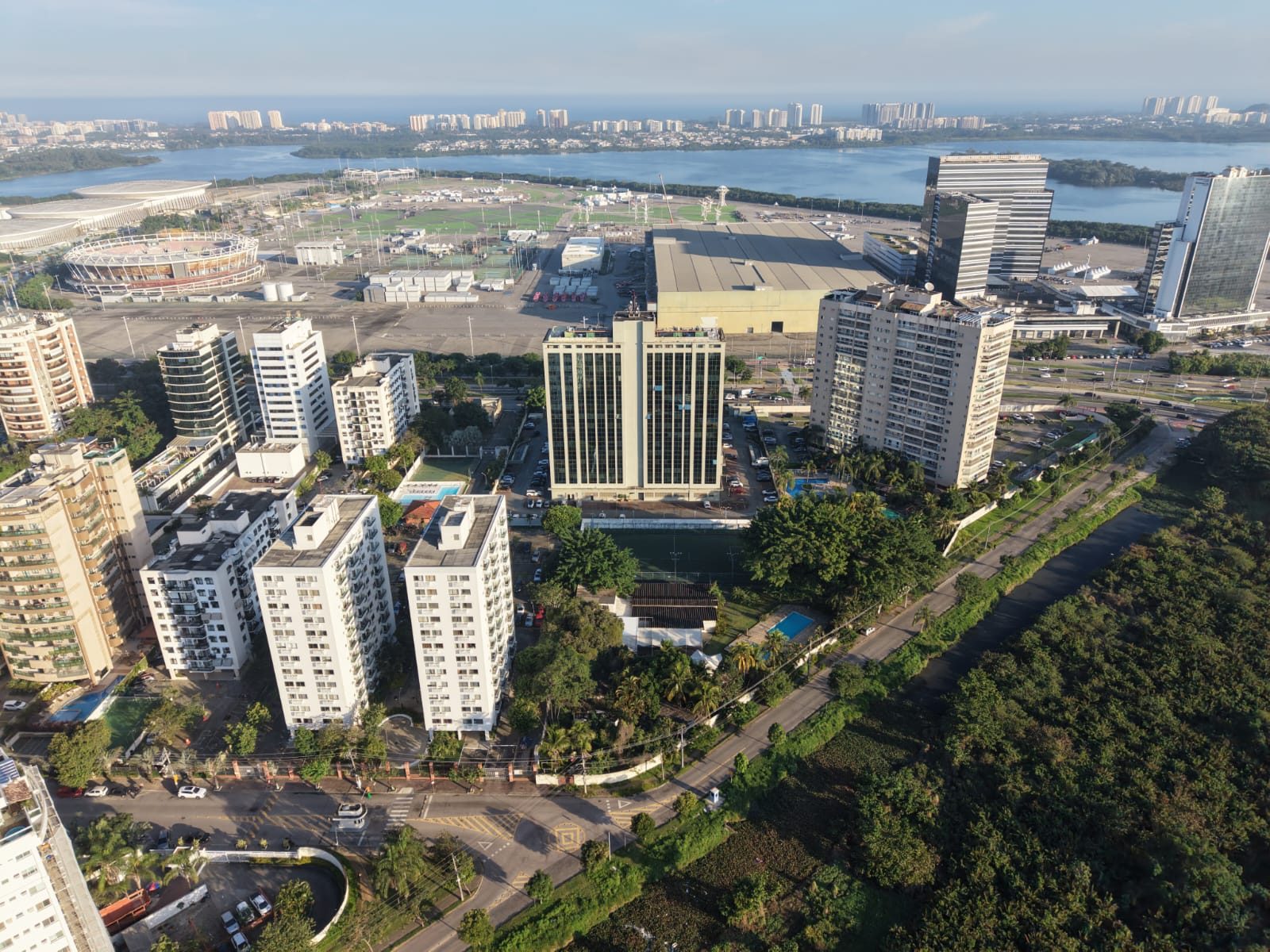 Vista aérea do entorno da Rua Aroazes, Barra Olímpica